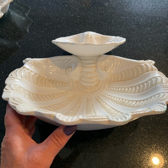 Lenox Butler’s pantry two-tier shell dish
